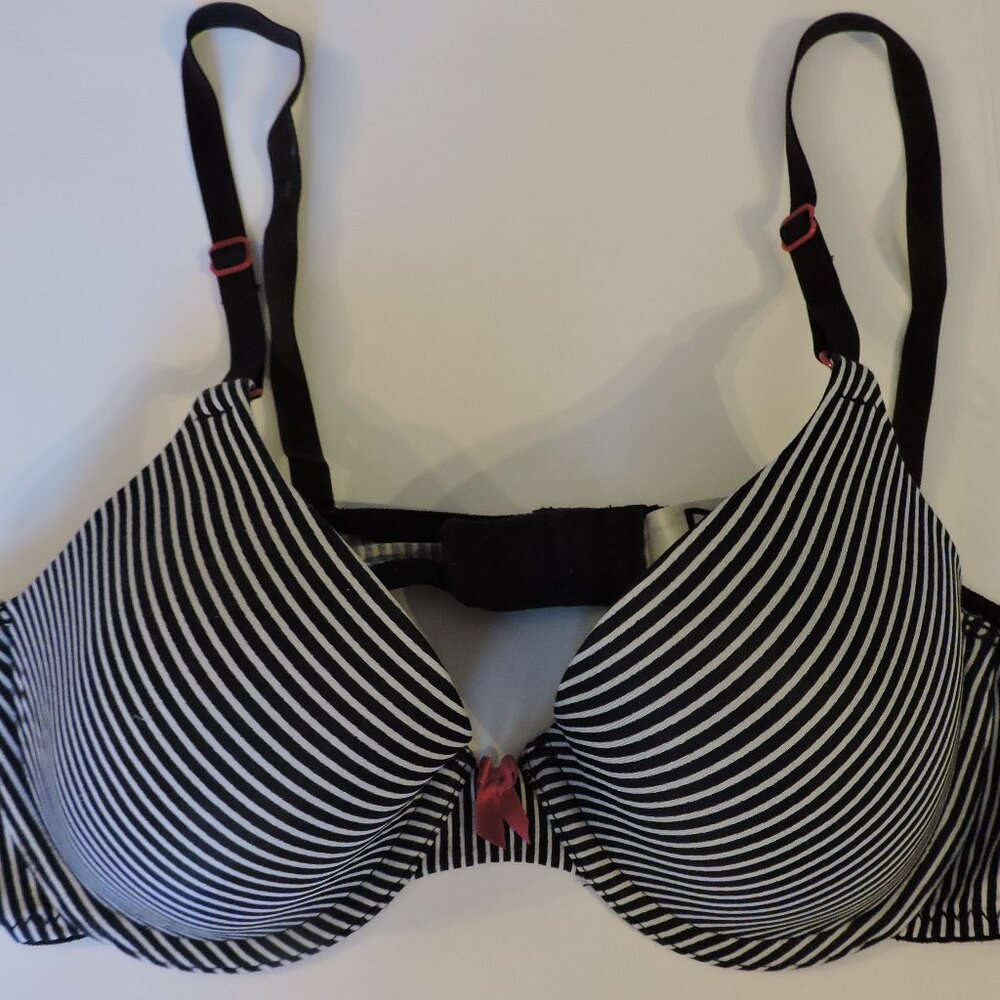 34 B Maidenform underwire padded two hook bra